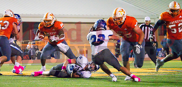 _1138994 O-line clears path for Trevion Sneed 23