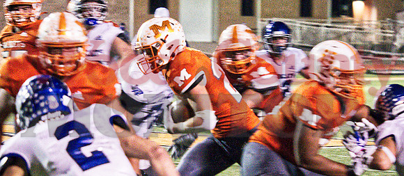 _1149540 O-line clears path for Dawson Pendergrass 22