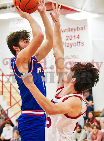 _1176222 Aiden Corrier 14 shoots over ag15