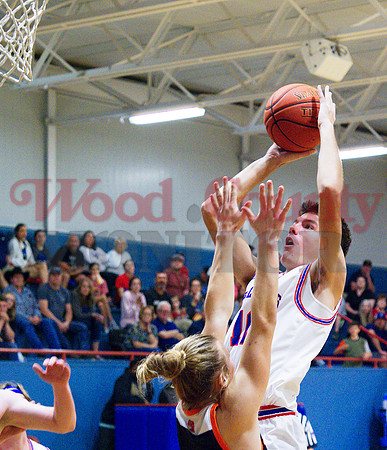_1225911 Ethan Reynolds goes up