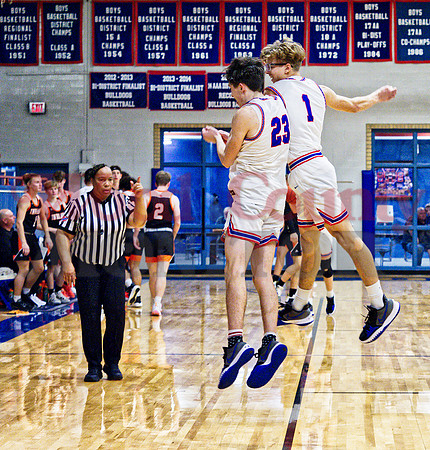 _1225955 Levi Thompson and Jack Tannebaum celebrate