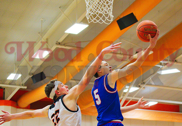 _1177974 Levi Thompson 5 reverse layup