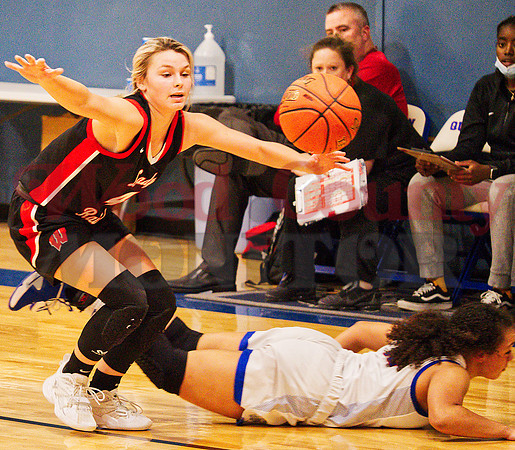 _1179926 Faith Sechrist 4 and Ashely Davis 10 struggle
