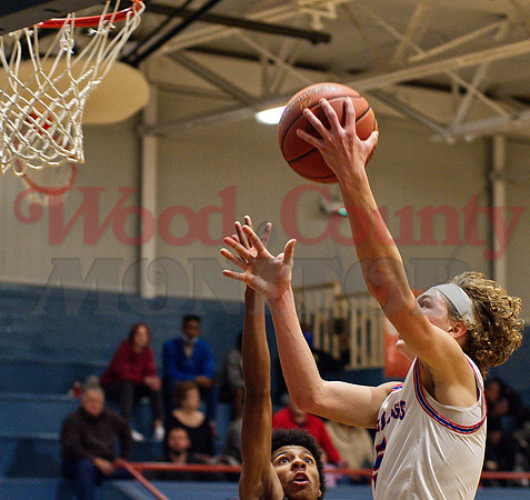 _1047519 Brady Floyd lays-in