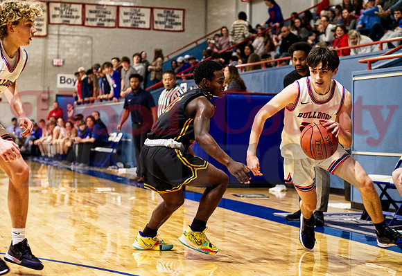 _1047497 Levi Thompson steals
