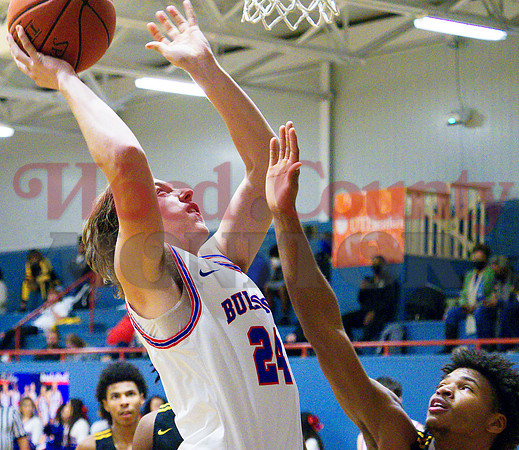 _1236188 Justin Matthews lays-up