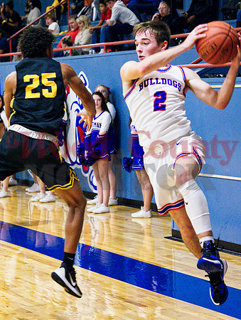 _1236205 Ford Tannebaum grabs loose ball