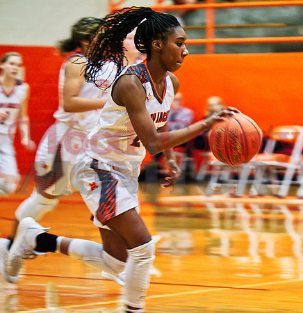 _1181751 Tahjae Black 23 dribbles