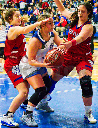 _1182207 Jessie Mitchell 21 and Kalli Wright 3 trap