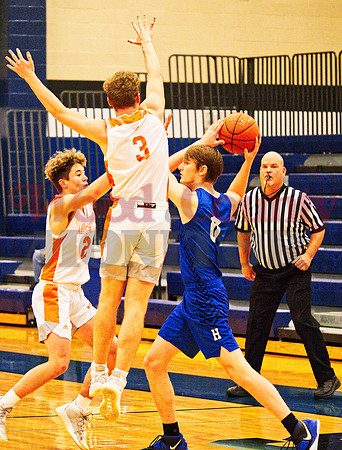 _1183503 TJ Moreland 2 and Jonah Fischer 3 pressure