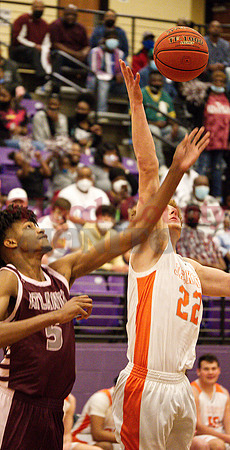_1184453 Dawson Pendergrass 22 wins tipoff over Daimion Collins 5