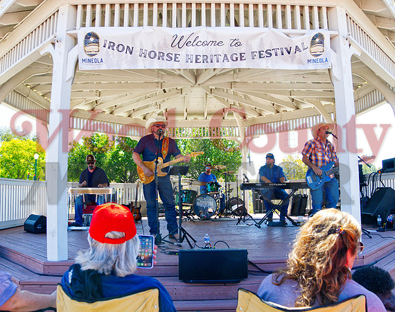 _9280041 Todd Brewer plays pavilion