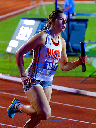 _5022635 Carmen Carrasco runs 4x400m