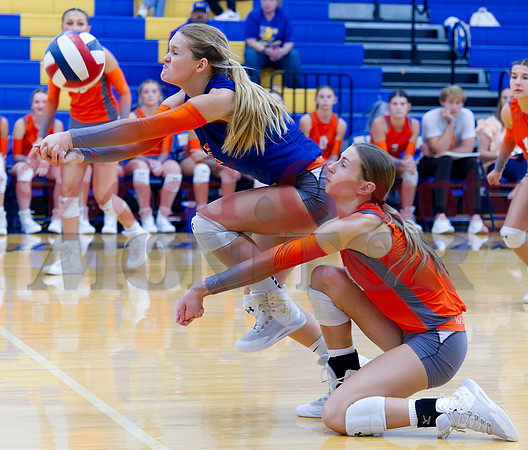 _9060516 Jaycee Maag and Olivia Hughes bump