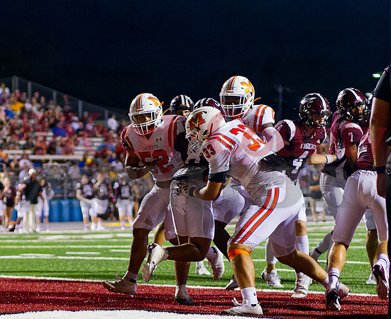 _1310158 Juan Villanueva and Jose Silva punch in Aiden Shepherd td