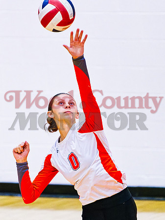 _A290722 Caroline Castleberry serves