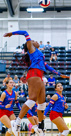 _1332077 Allie Berry winds-up