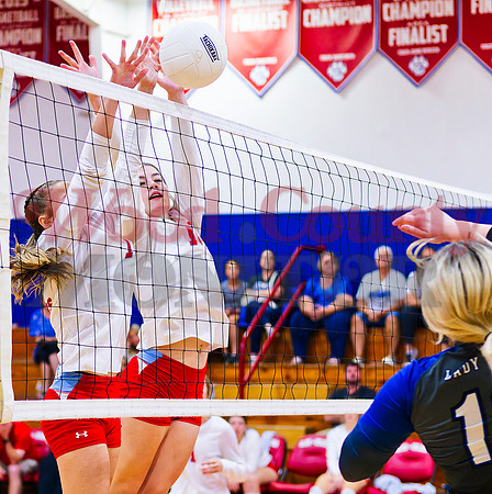 _1321021 Averi Stevenson and Lainey Teel block
