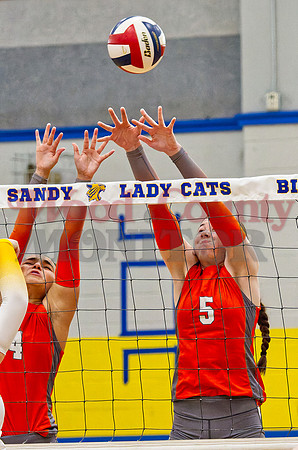 _9060144 Jayla Jackson and Jadelyn Marshall defend