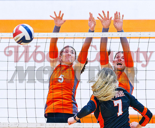 _A010340 Jadelyn Marshall and Mahayla McMahon defend
