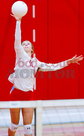_9170485 Averi Stevenson serves