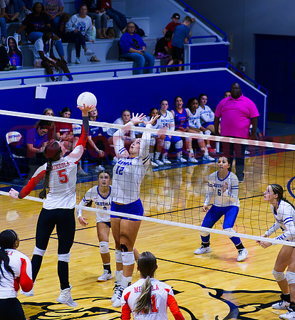 _1289883 Jadelyn Marshall hits to Annabelle Popek