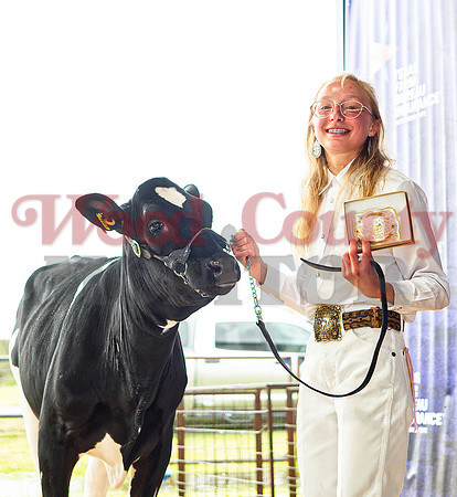 _1248697 Kendall Davis of Quitman FFA grand champ dairy sr showmanship
