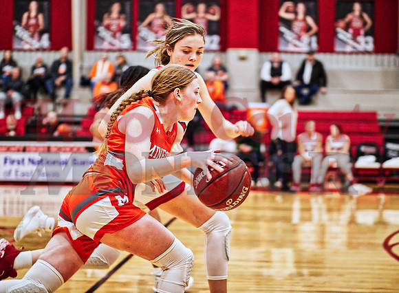 _1047638 Macy Fischer pushes ball