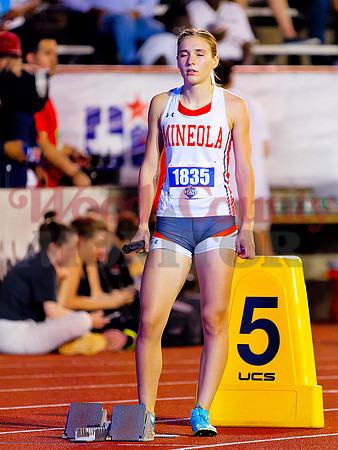 _5022552 Raylie Peebles relaxes before 4x400m
