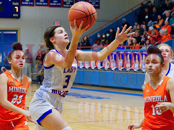 _1247543 Sadie Vander Schaaf lays-up