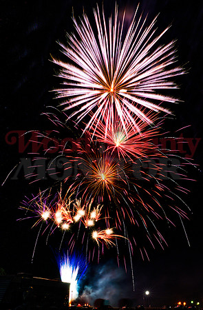 _1203627 bombs bursting