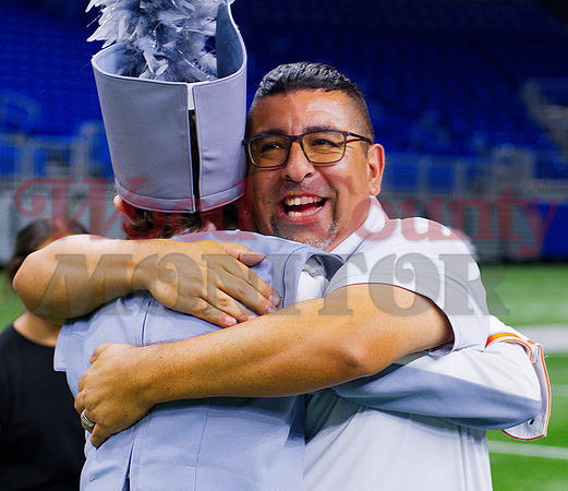 _1398177 Dago Gonzalez hugs