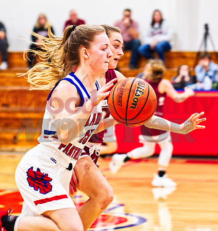 _1058117 Cacie Lennon pushes