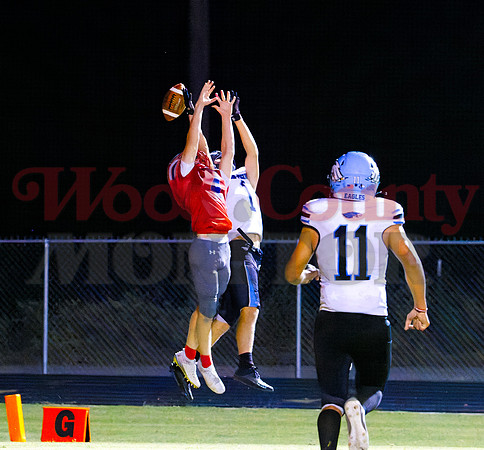 _9270979 Cameron Lennons defends
