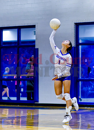 _1343494 Katelyn de Gorostiza serves