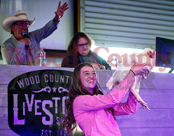 _1114554 Ashlan Barnhart of Winnsboro sells reserve champ broiler