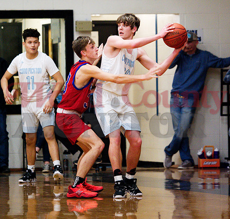 _1247842 Braylon Moffett pressures ball