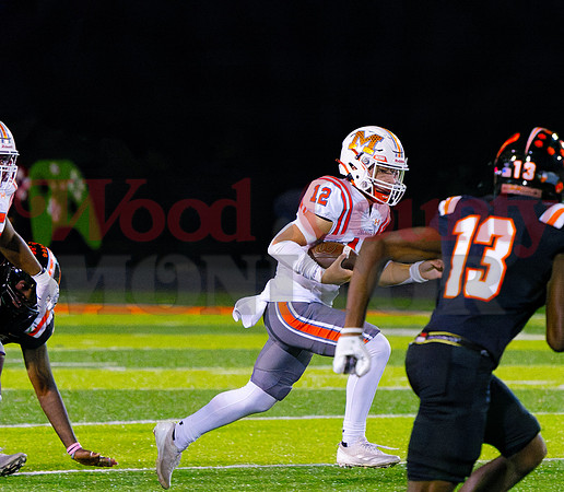 _A181114 Braelyn Geremonte carries
