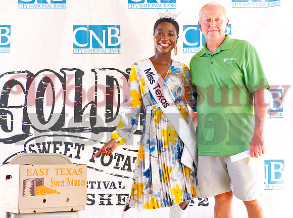 _A262093 Annette Addo-Yobo and Bill Galyean