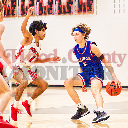 _1058012 Brady Floyd handles ball