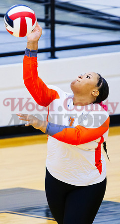 _A180834 Trinadee Jackson serves