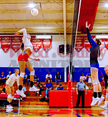 _9170943-45hdr Lainey Wright winds-up