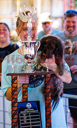 _1332985 Molly Hart with winner Lorelie