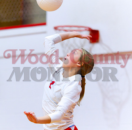 _A251410 Sadie Wright serves