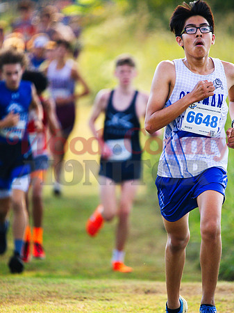 _9143014 Saul Flores runs