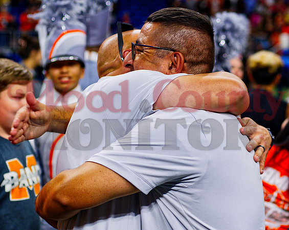 _1398205 Jim Best and Dago Gonzalez embrace
