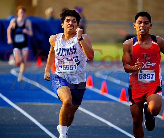 _9144018 Armando Mendoza kicks