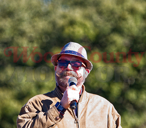 _1236934 Steven Dotson sings