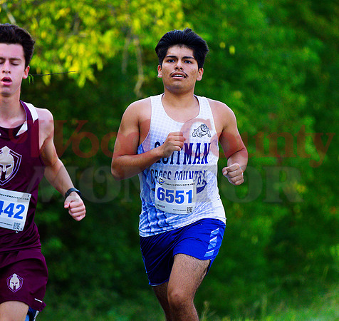 _9142893 Armando Mendoza runs