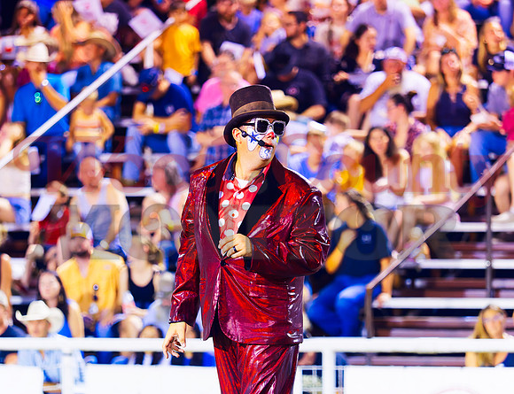 _7125889 Kody Gray entertains